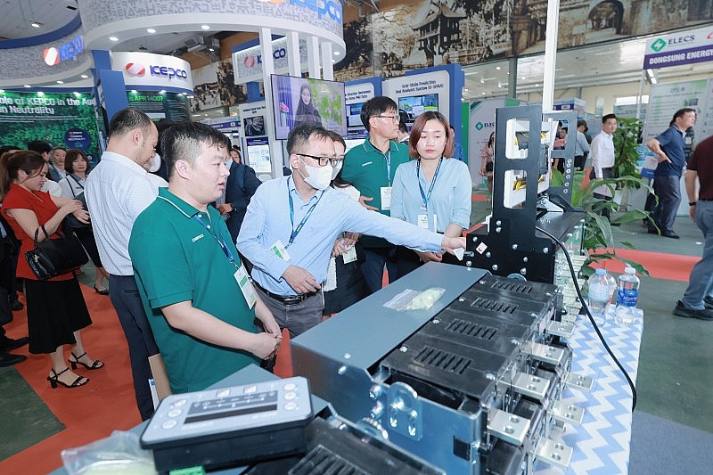 The roe of the Energy Trade Show in Vietnam for businesses