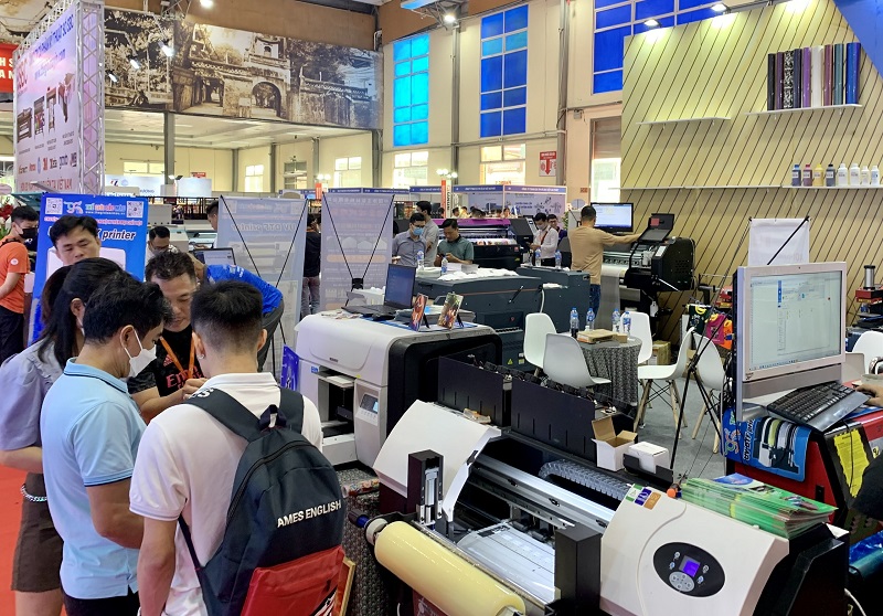 Visitors' experience at VPSE Hanoi exhibition