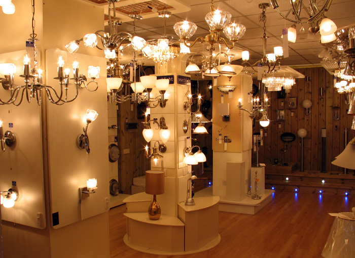 Showroom đèn trang trí lung linh- cuốn hút