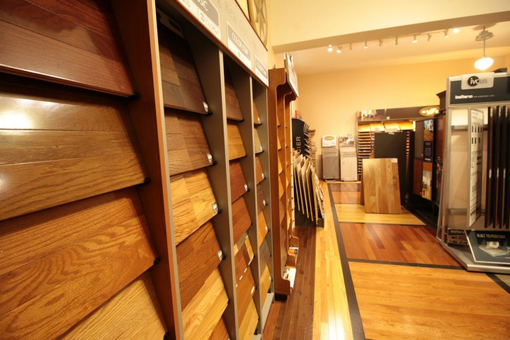Showroom sàn gỗ với thiết kế ấn tượng