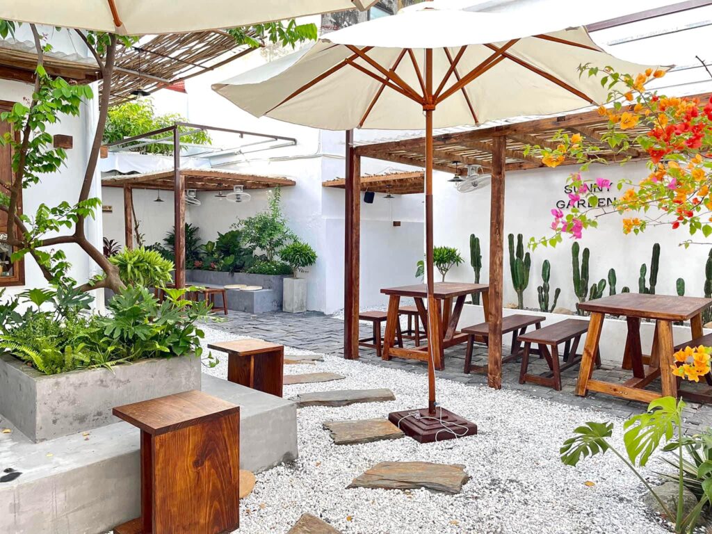 Mẫu: Thiết kế quán cafe sân thượng theo phong cách Địa Trung Hải
