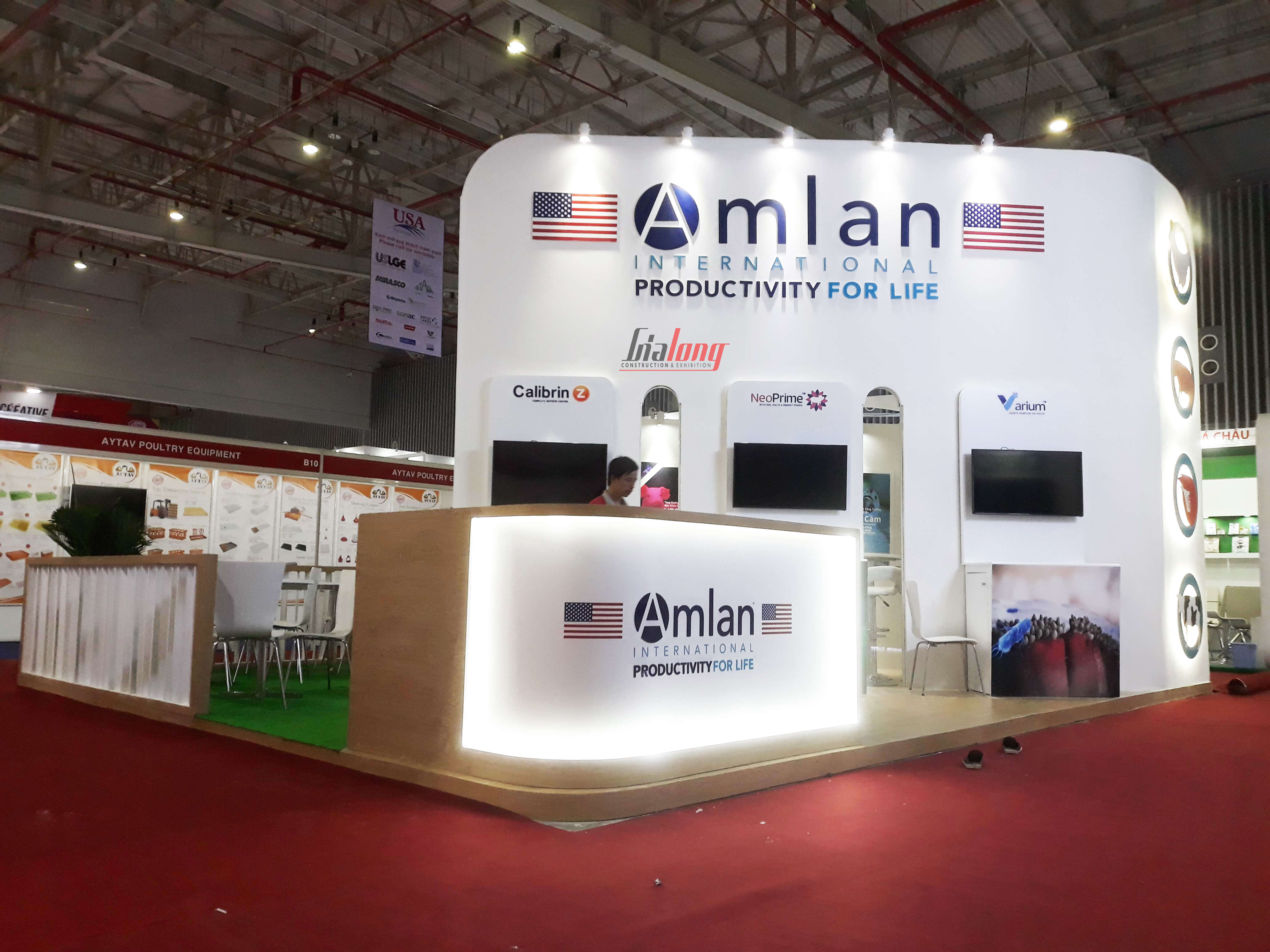 Amlan booth belonging to England has been completed by Gia Long.